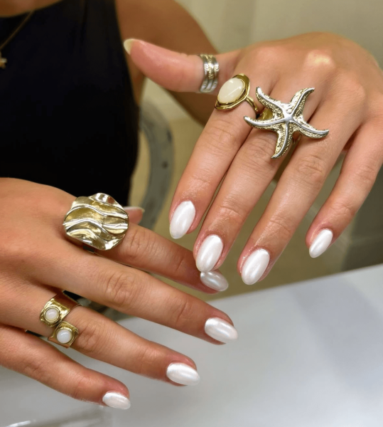 Vanilla chrome manicure