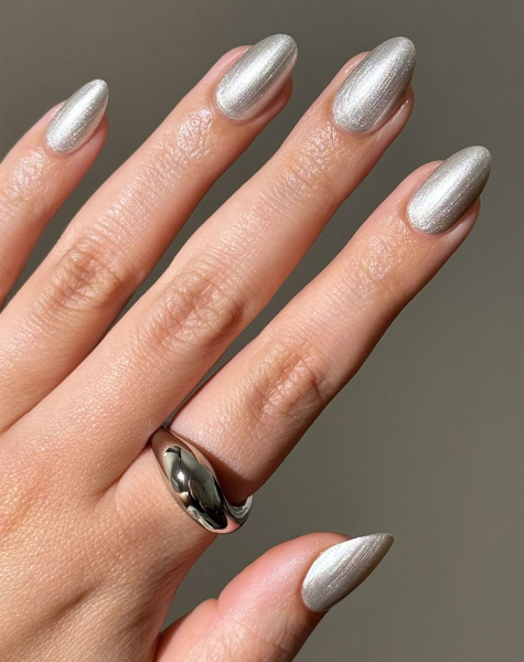 Fall Nail Trend 2026 molten silver
